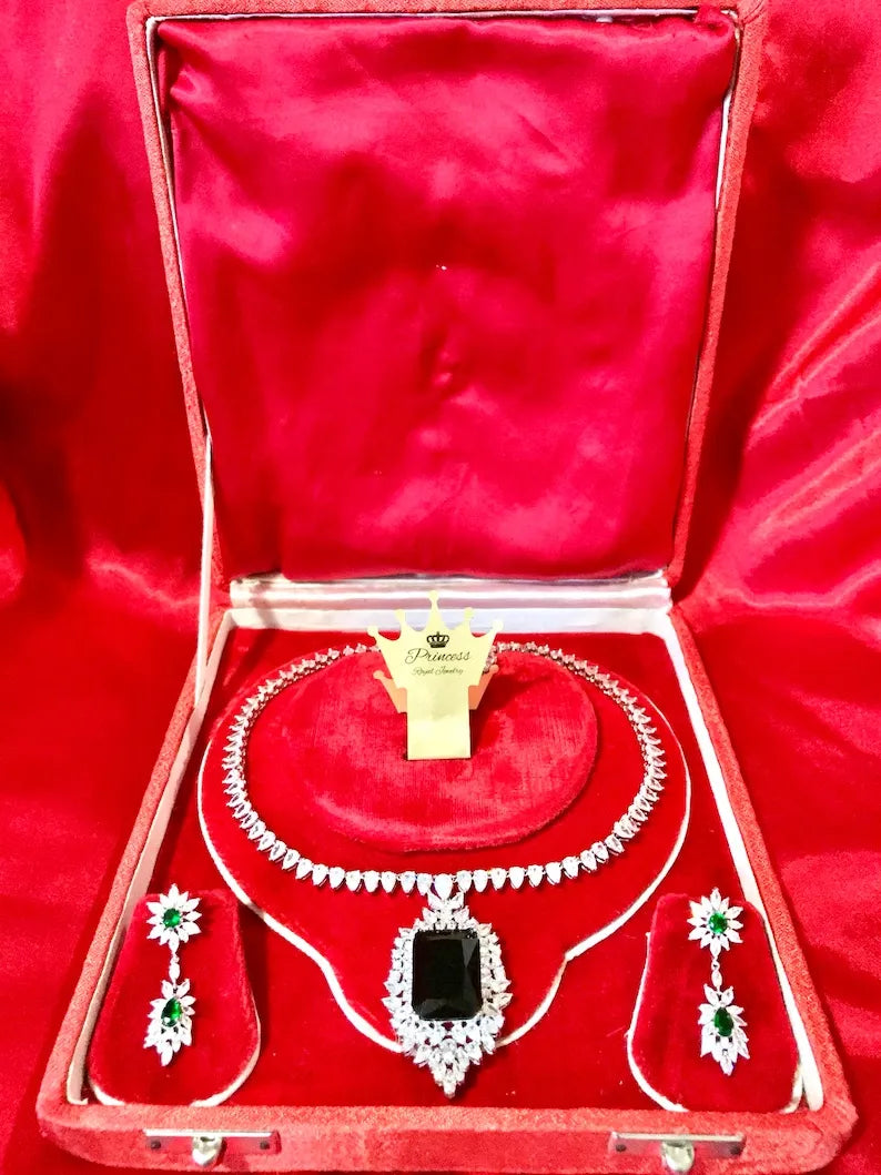 Royal Elegance, Green Emerald and Diamond Jewelry Set, Inspired by Queen, Luxury Jewelry Set, Emerald Necklace, Emerald Earrings, Diamonds