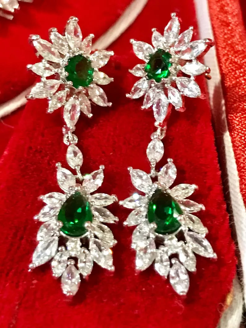 Royal Elegance, Green Emerald and Diamond Jewelry Set, Inspired by Queen, Luxury Jewelry Set, Emerald Necklace, Emerald Earrings, Diamonds