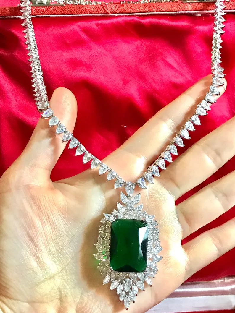 Royal Elegance, Green Emerald and Diamond Jewelry Set, Inspired by Queen, Luxury Jewelry Set, Emerald Necklace, Emerald Earrings, Diamonds